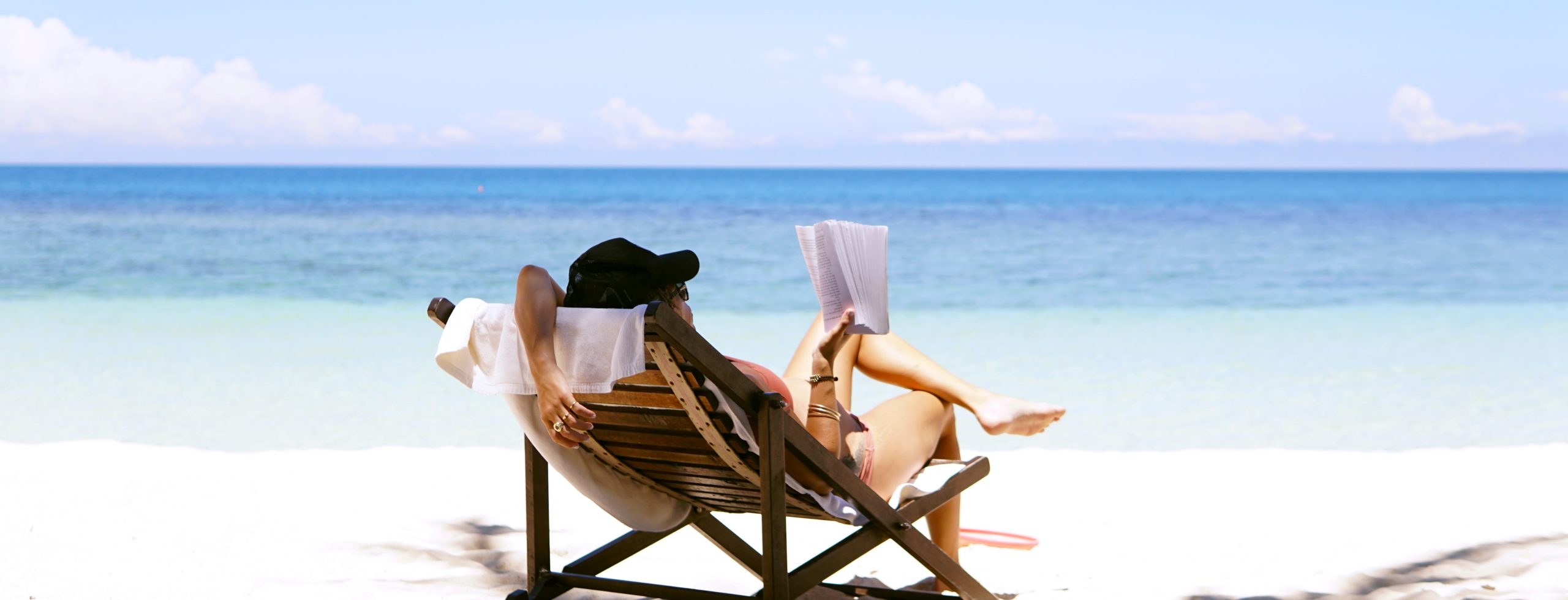 beach-relaxing-reading