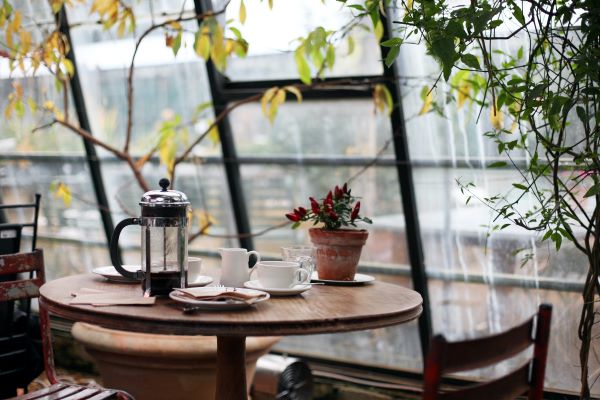 Coffeepot-on-table